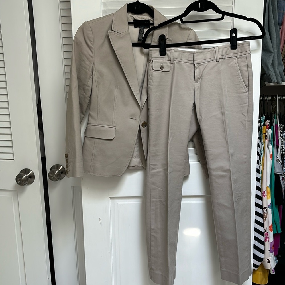 Banana Republic tan suit set